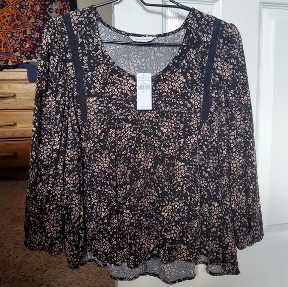 AE Floral Blouse - Picture 1 of 5